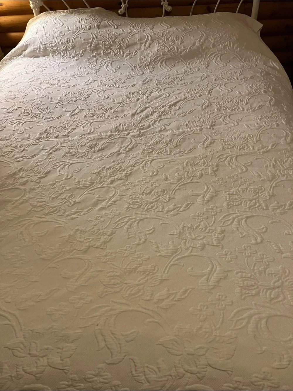 Cotton Matelasse floral bedspread Twin with scalloped edges